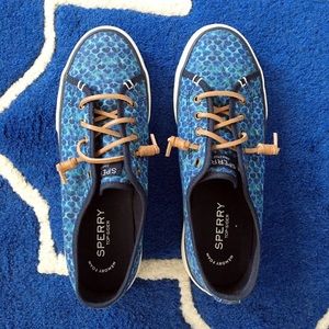 LIKE NEW! Sperry Pier View Sneakers